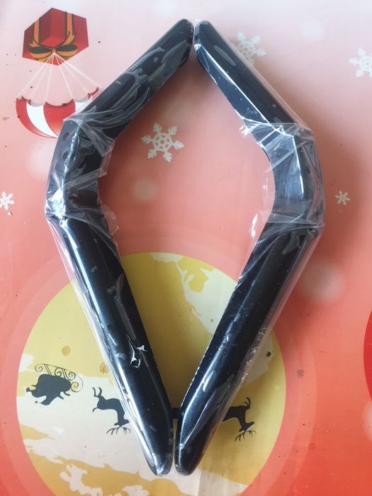 suporturi  tv  fără șuruburi și 2 cu șuruburi