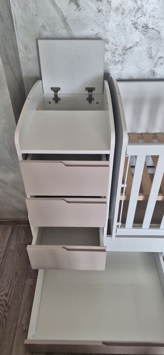 Кошара с люлеещ механизъм