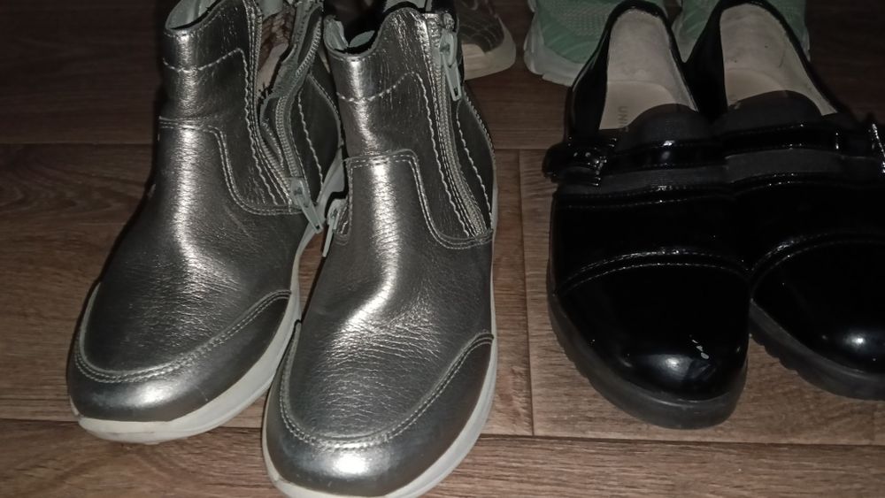 Продам обувь детскую