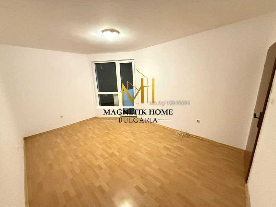 Просторен НЕОБЗАВЕДЕН тристаен до у-ще Иван Вазов в ж.к. Възраждане