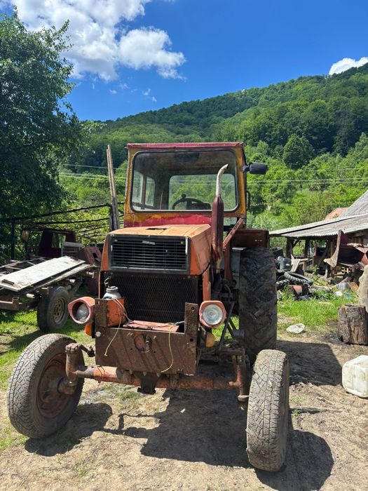 Vând tractorist și remorca basculabila