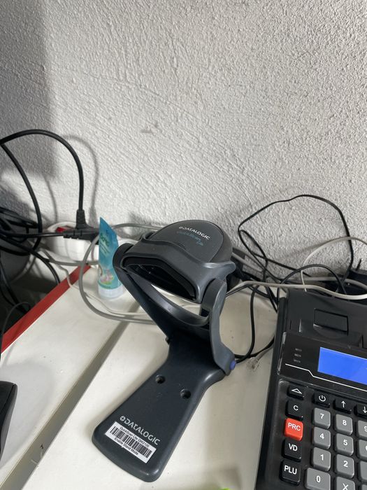 Продавам компютър с монитор и четец за баркод