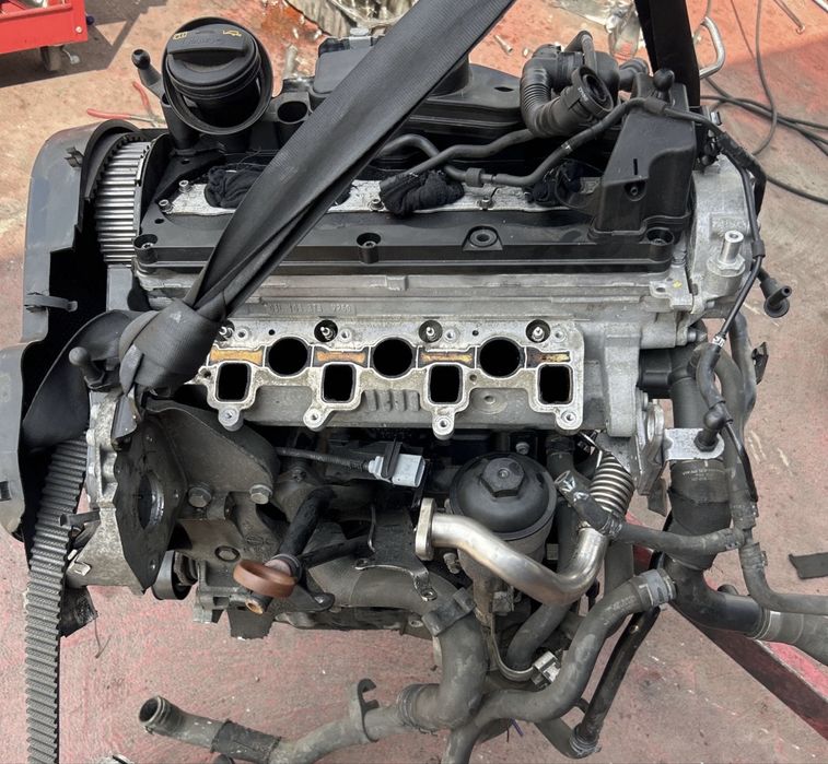 Motor Volkswagen Passat B6 CC Golf Tiguan Jetta Eos 2.0 TDI CBBB