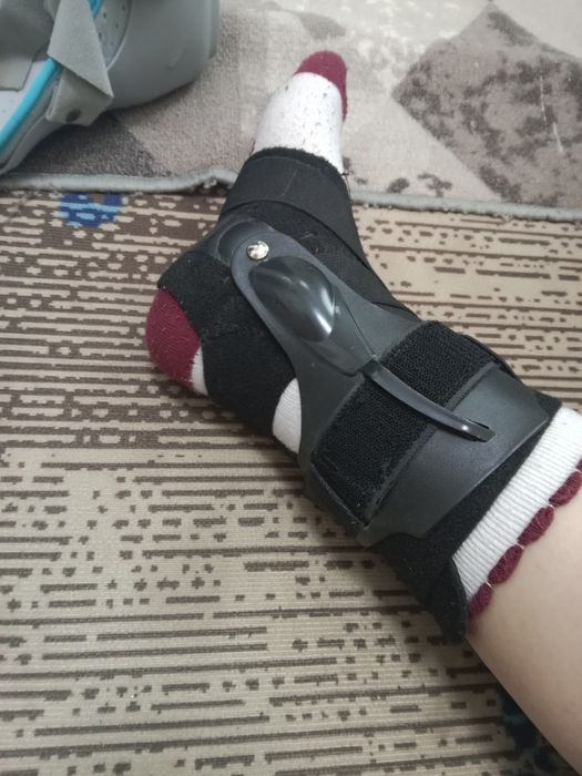 Продам ортез на правую ногу