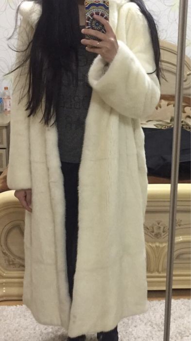 Белая норковая шуба