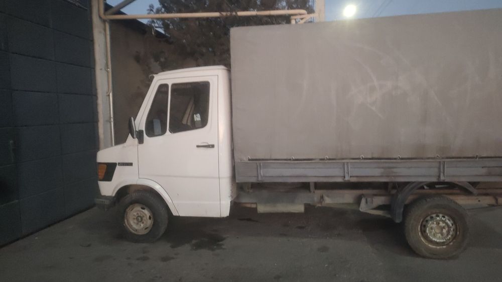 Мерседес бусик 207D в отличном сомтояние