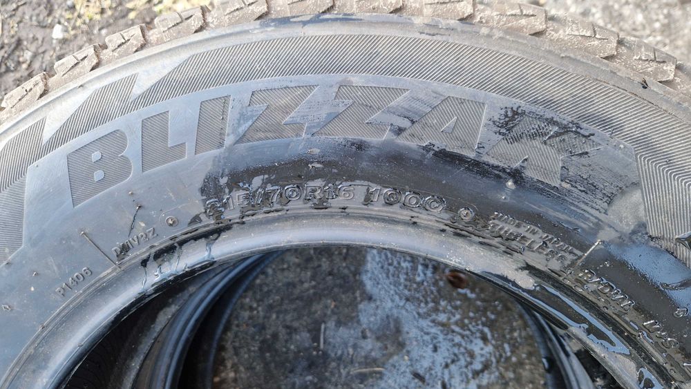 Две шины 215/70/16