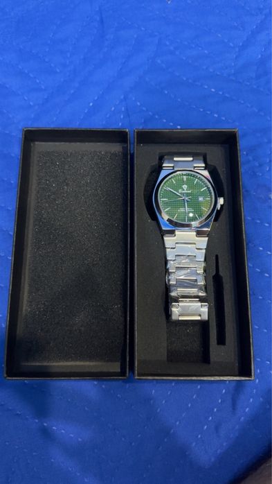 Продавам Часовник Limited Edition Green