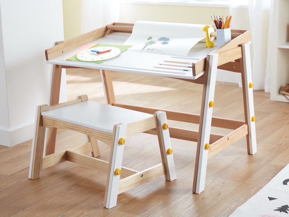 Birou copii + tablă magnetică + litere & cifre magnetice necesare