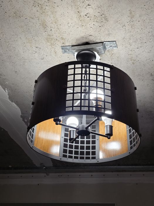 Продам люстры разные