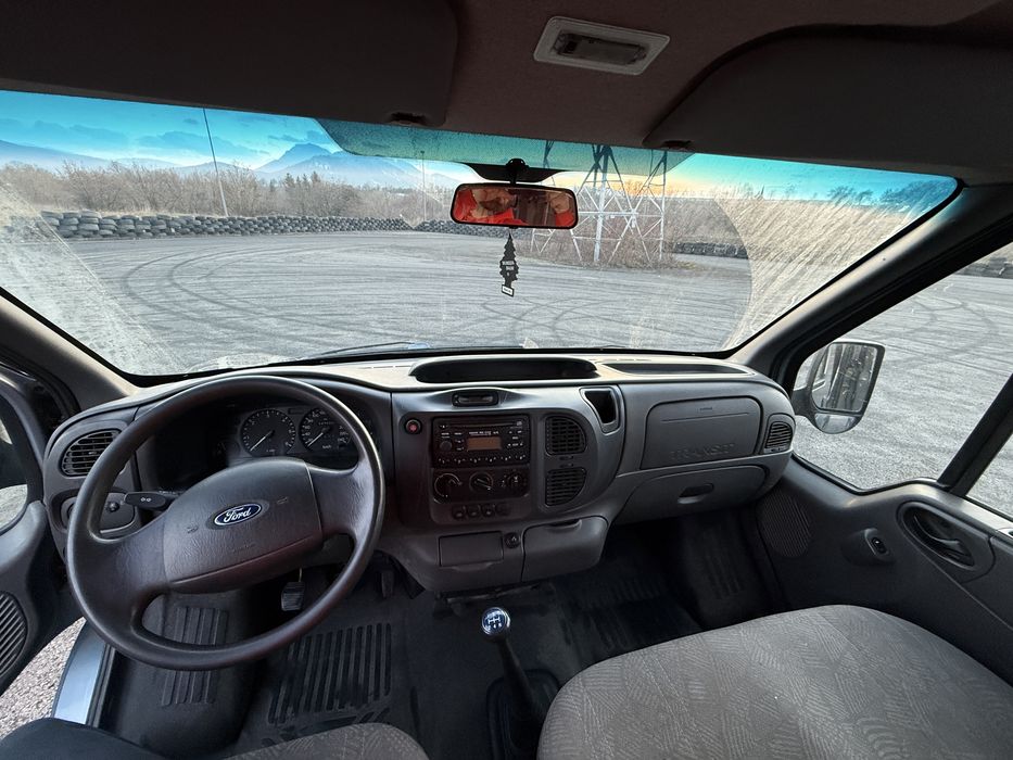 Ford Transit Multivan 2001 – 8+1 locuri, spațios și fiabil