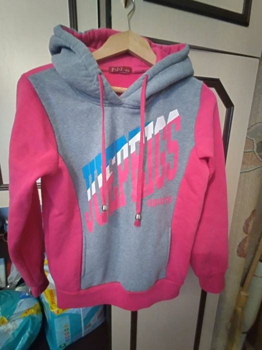 Спортна дамска горница с качулка от Холандия