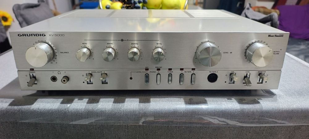 Muzică cu  preamplificator Grundig  xv5000 Blaupunkt  pa-240