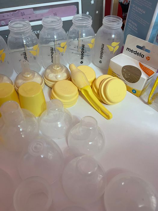 Голям комплект от шишета Medela