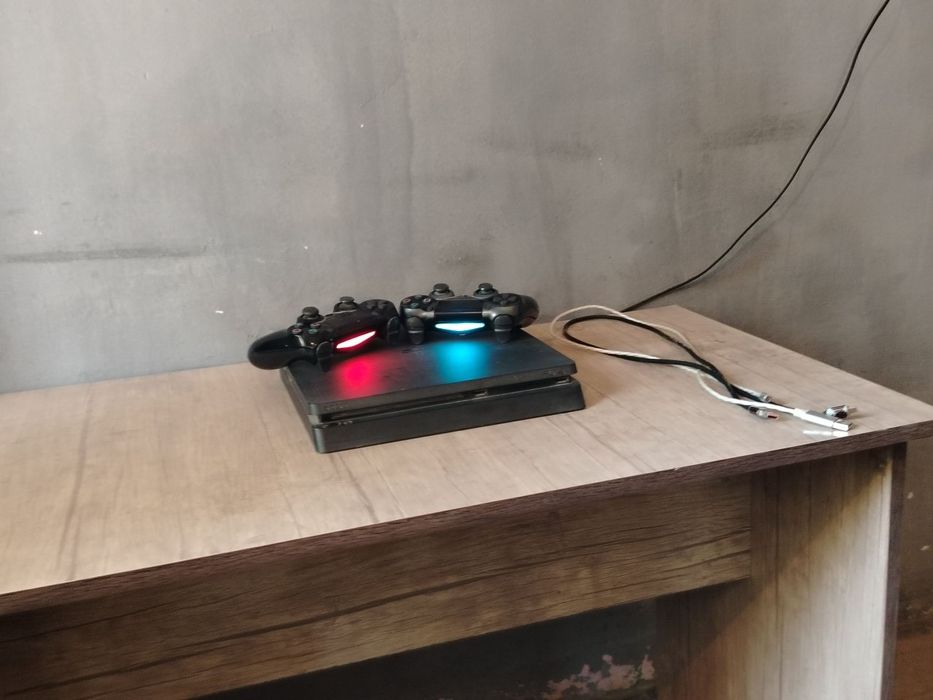 Play station 4 sotiladi