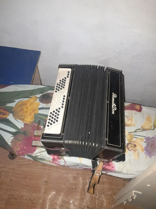 Продам баян б/у..