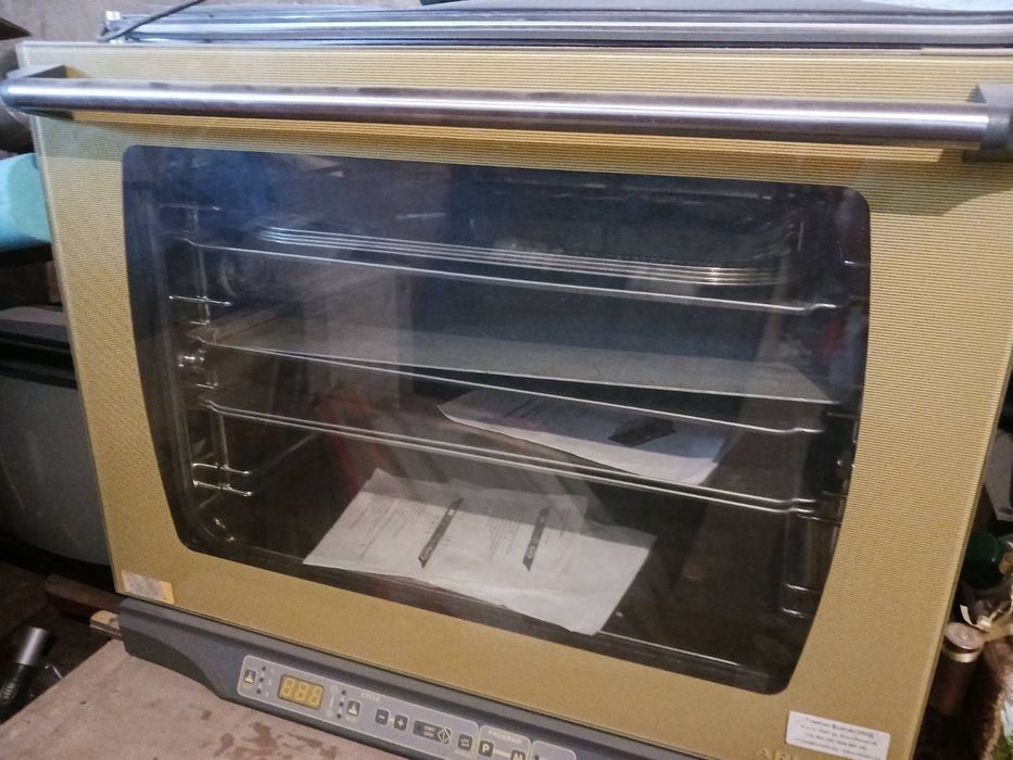 Чисто нов професионален конвертомат