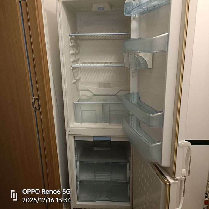 Vând combină frigorifică Arctic