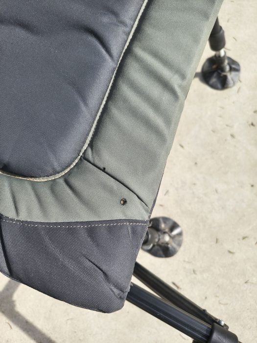 Doua scaune de pescuit caperlan cu accesorii in conditie perfecta