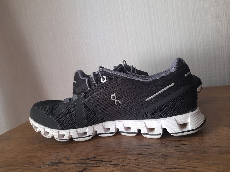 On Cloud маратонки 38 номер.