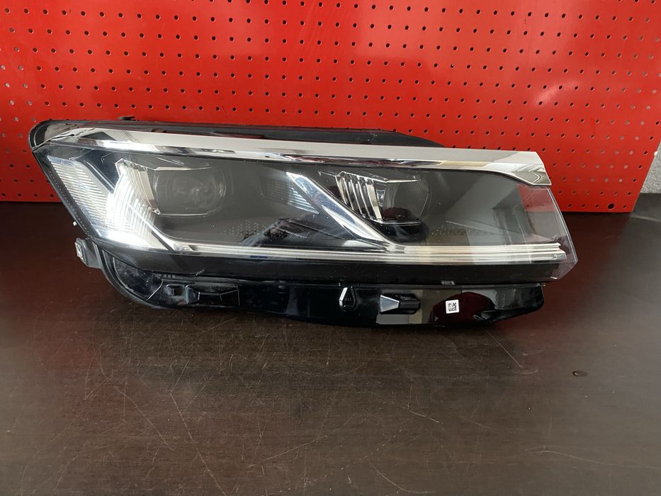 Far dreapta full led Vw Touareg CR7 nfl cod 1EX013143-02