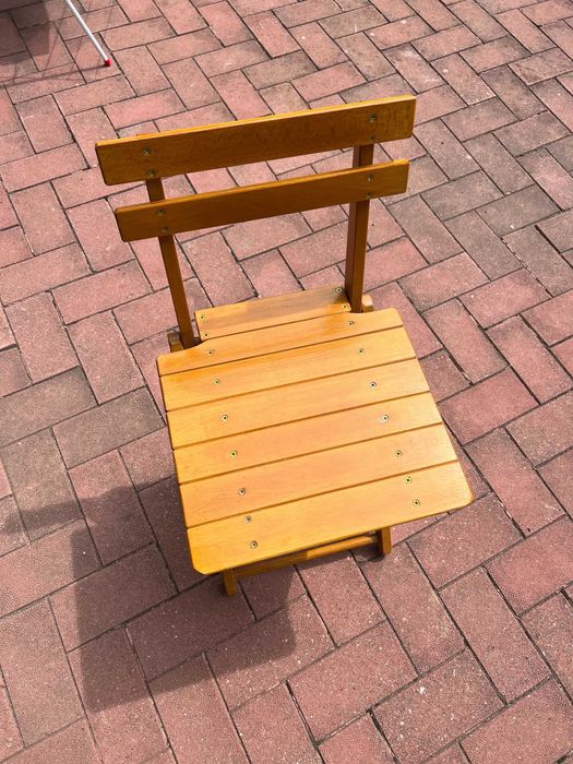 4 бр. дървени сгъваеми детски столчета – стабилни и компактни