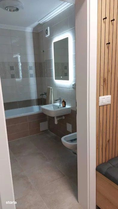 Apartament cu 3 camere modern + loc de parcare, spre vanzare — fotografia 3