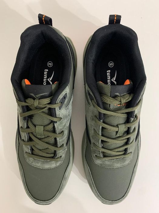 Продаются мужские кроссовки