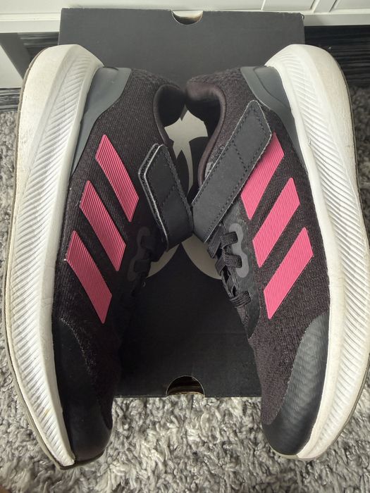 Продавам  маратонки Adidas