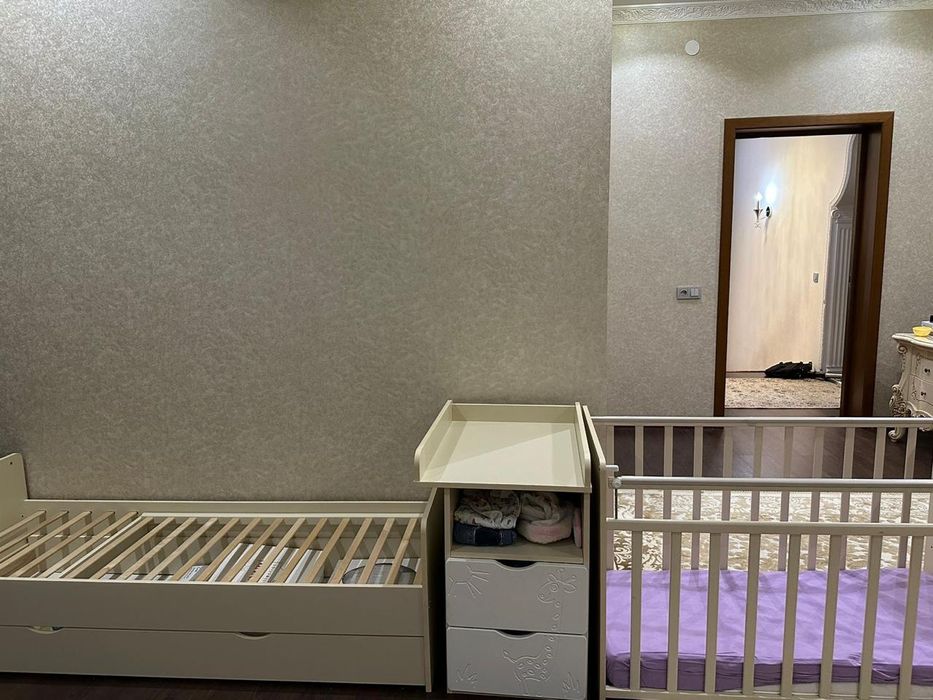 Манеж  можно разобрать в кровать