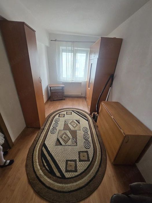 Apartament cu trei camere în roman