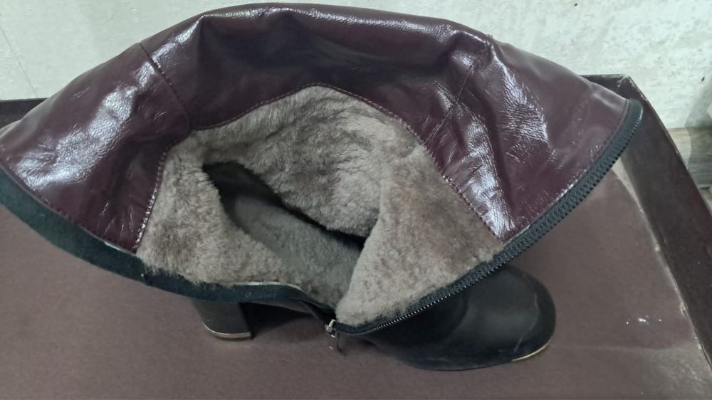 Продам женские сапоги