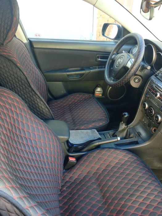 Автомобиль mazda 3