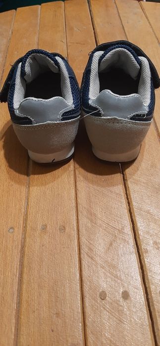 Обувки за момче номер 22  нямат скъсано никъде.