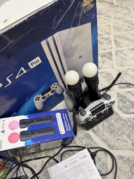 Продам PS4 PRO с VR и дисками