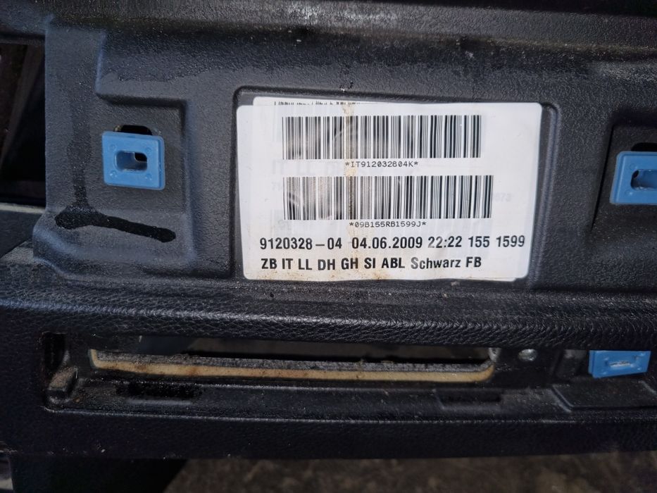 Plansa bord bmw e90 e91 e92 e93 cu gauri pentru suporți de pahare