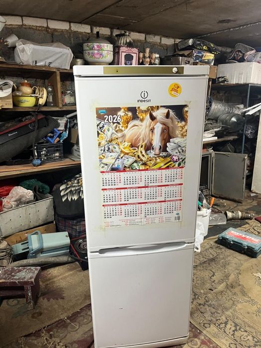Холодильники б/у недорого продам.