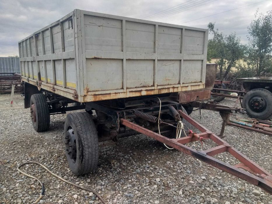 Remorca 12 tone, cu un  cilindru, basculare pe trei parti