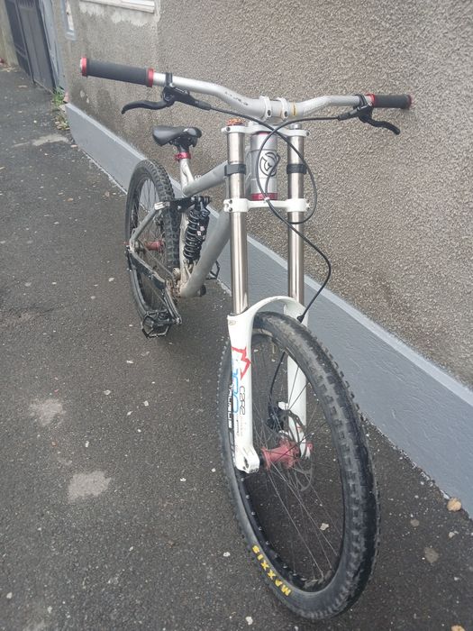 Vând Bicicleta Ghost DH