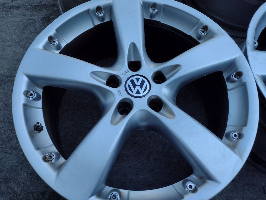 Перфектни Dotz 18-5x112 ET38 8j Фолксваген Пасат