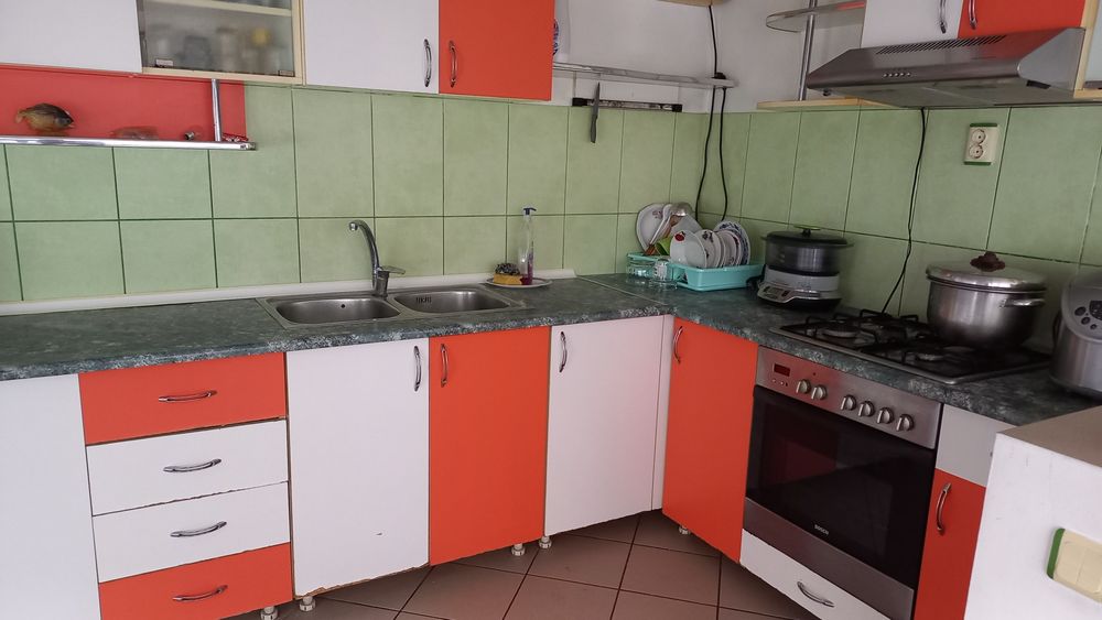 Vând apartament 3 camere decomandate, 42 de m.p. et.4 cu sarpanta locuibila, lângă Școală nr.7