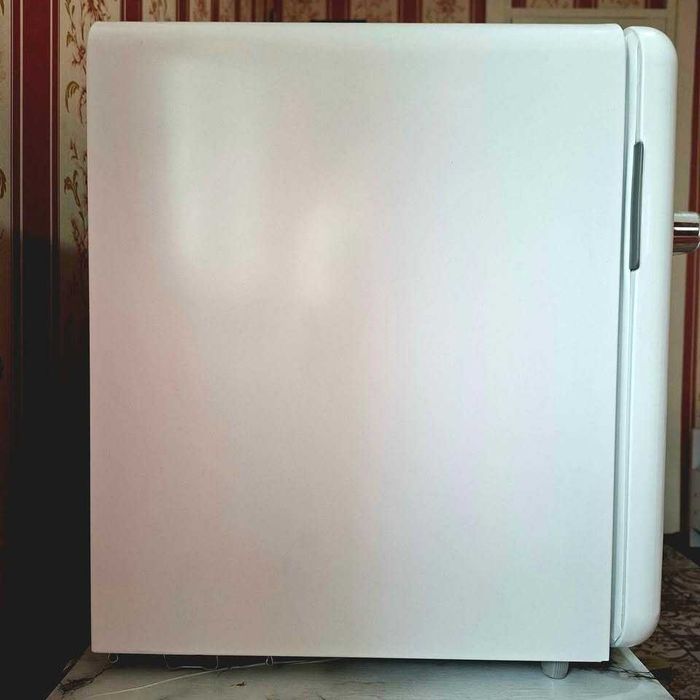 Мини-холодильник Midea MDRD86SLF01 47 л, однодверный, ретро-дизайн, А+