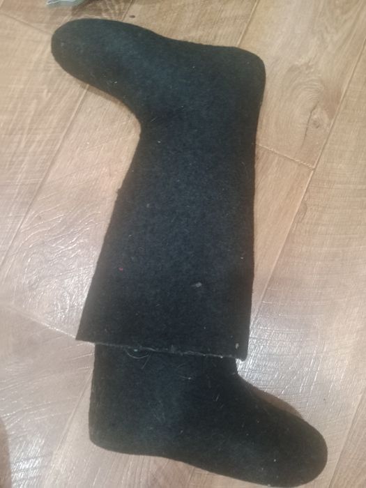 Продам валенки две пары.