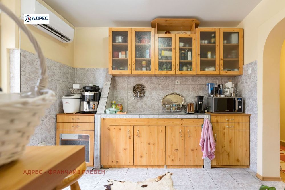 Продава се Тристаен апартамент в Плевен, Идеален център - 100 кв.м за 1450 €/кв.м - Снимка #2