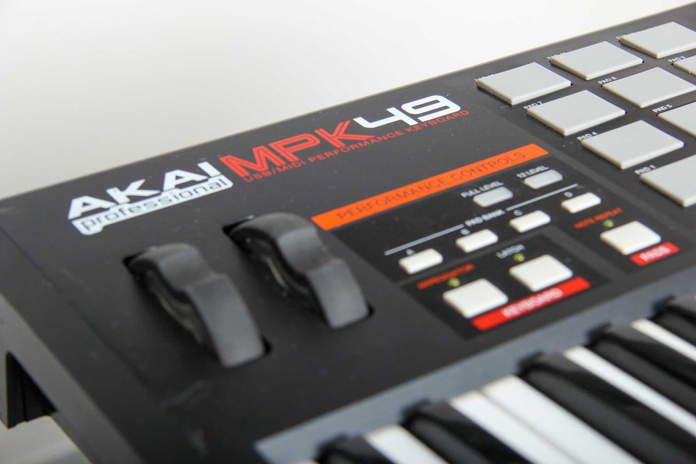 AKAI Professional MPK 49 - Claviatură MIDI Profesională