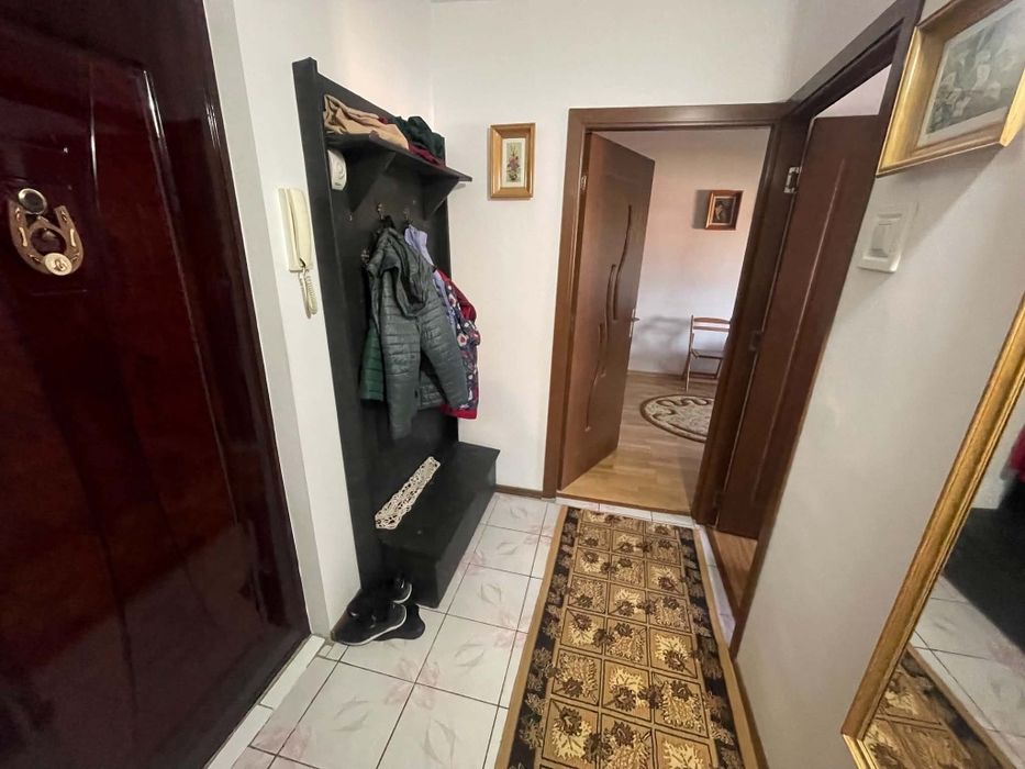 Vând apartament cu 2 camere decomandat