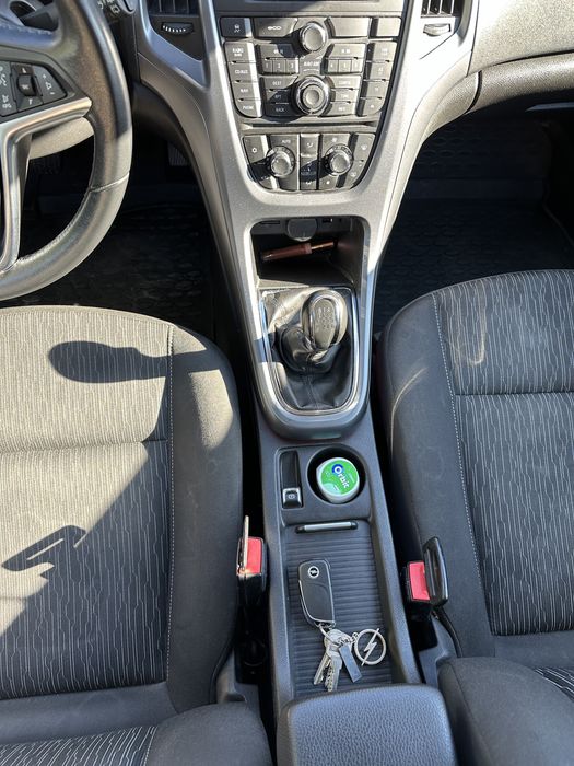 Opel Astra J  - An 2014 - 1.7 CDTI