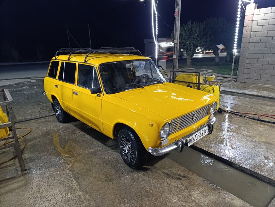 Vaz 2102 furgon sotiladi