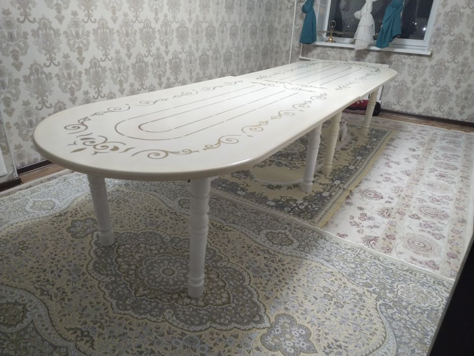 Гостевой стол для гостей