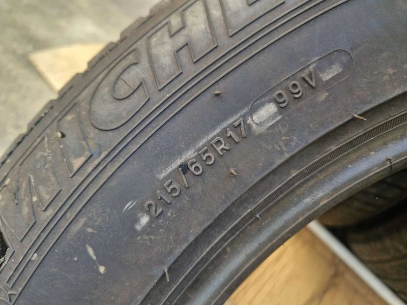 4 Michelin R17 215/65
летни гуми 
DOT3519